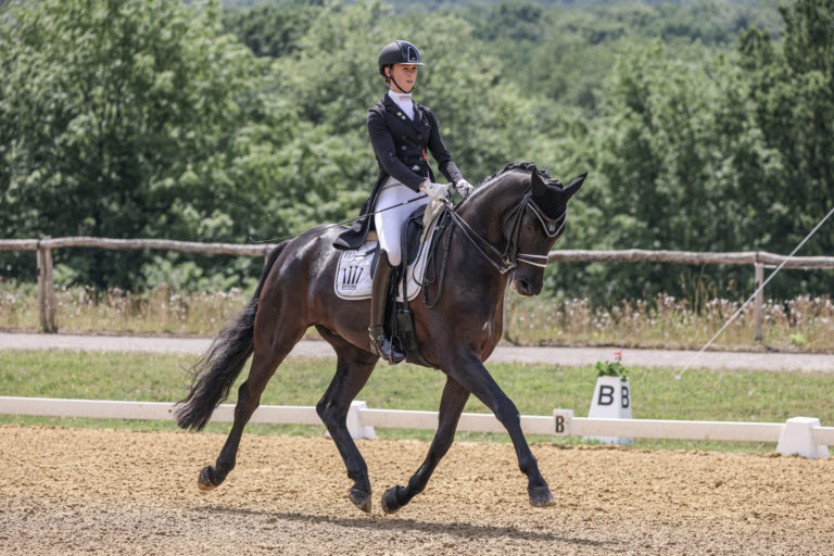 Dressur Schloss Nienover Siegerin Lia Welschof